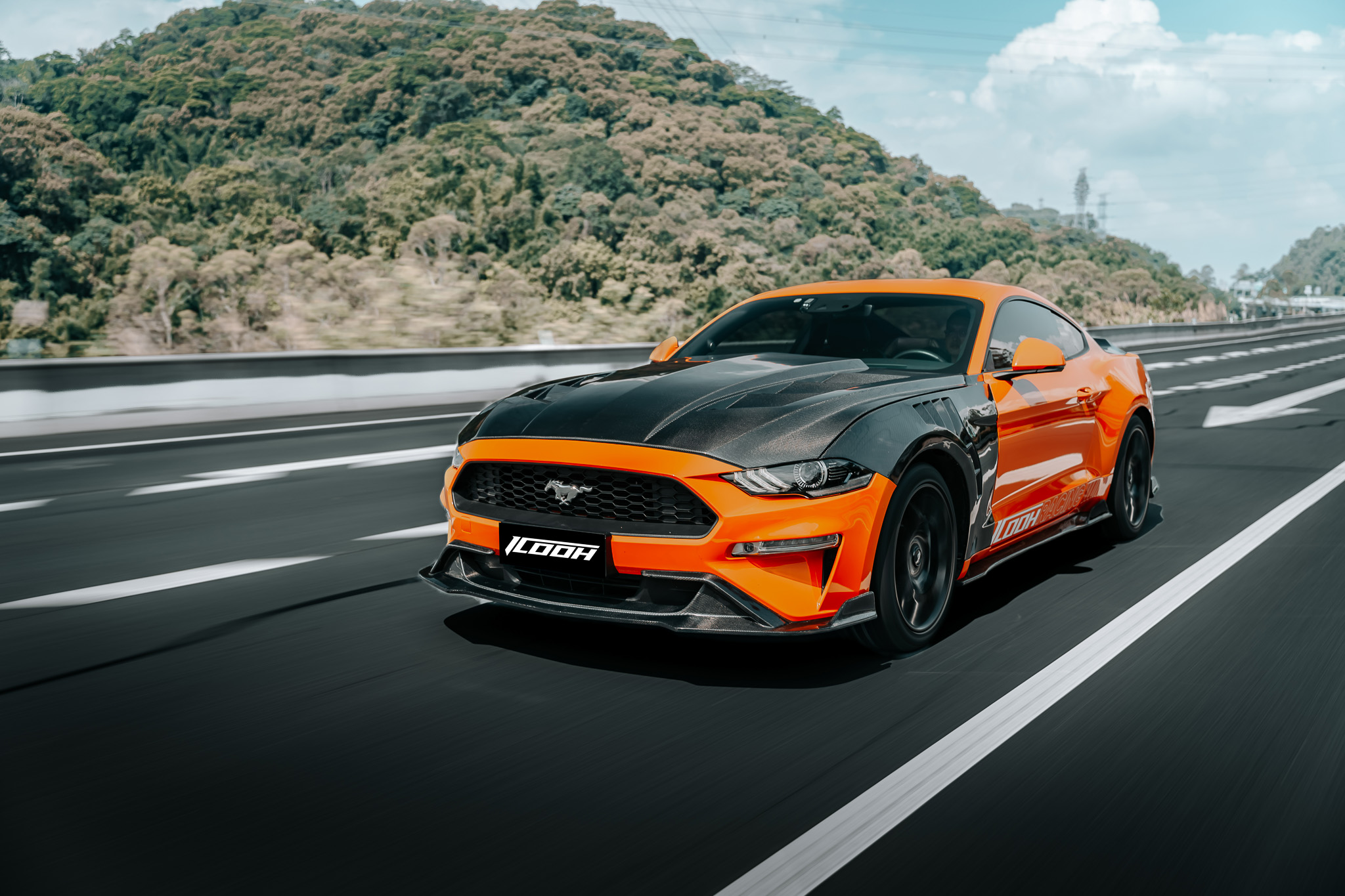 004 Carbon Fiber Hood Installation Display - ICOOH