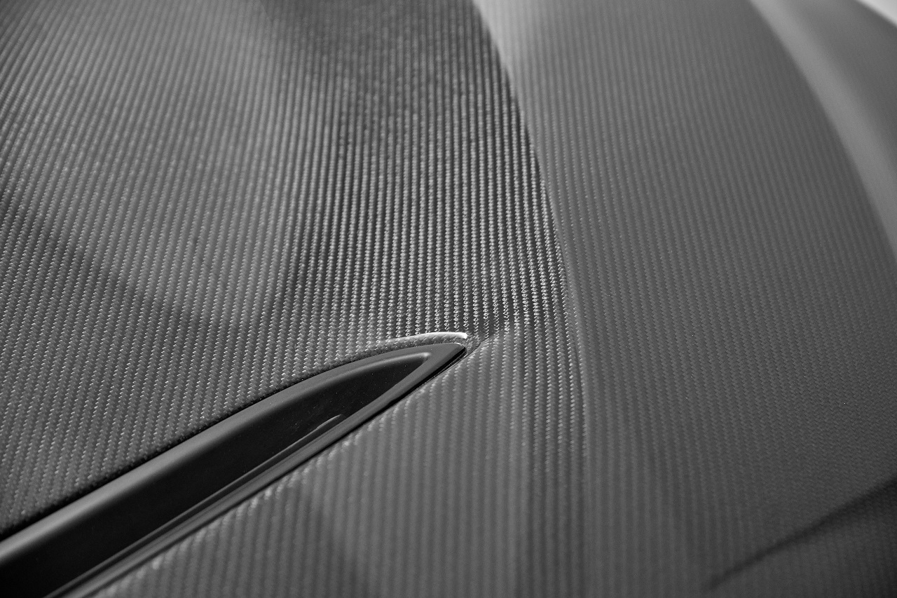 Espositore per cofano in fibra di carbonio BMW - ICOOH