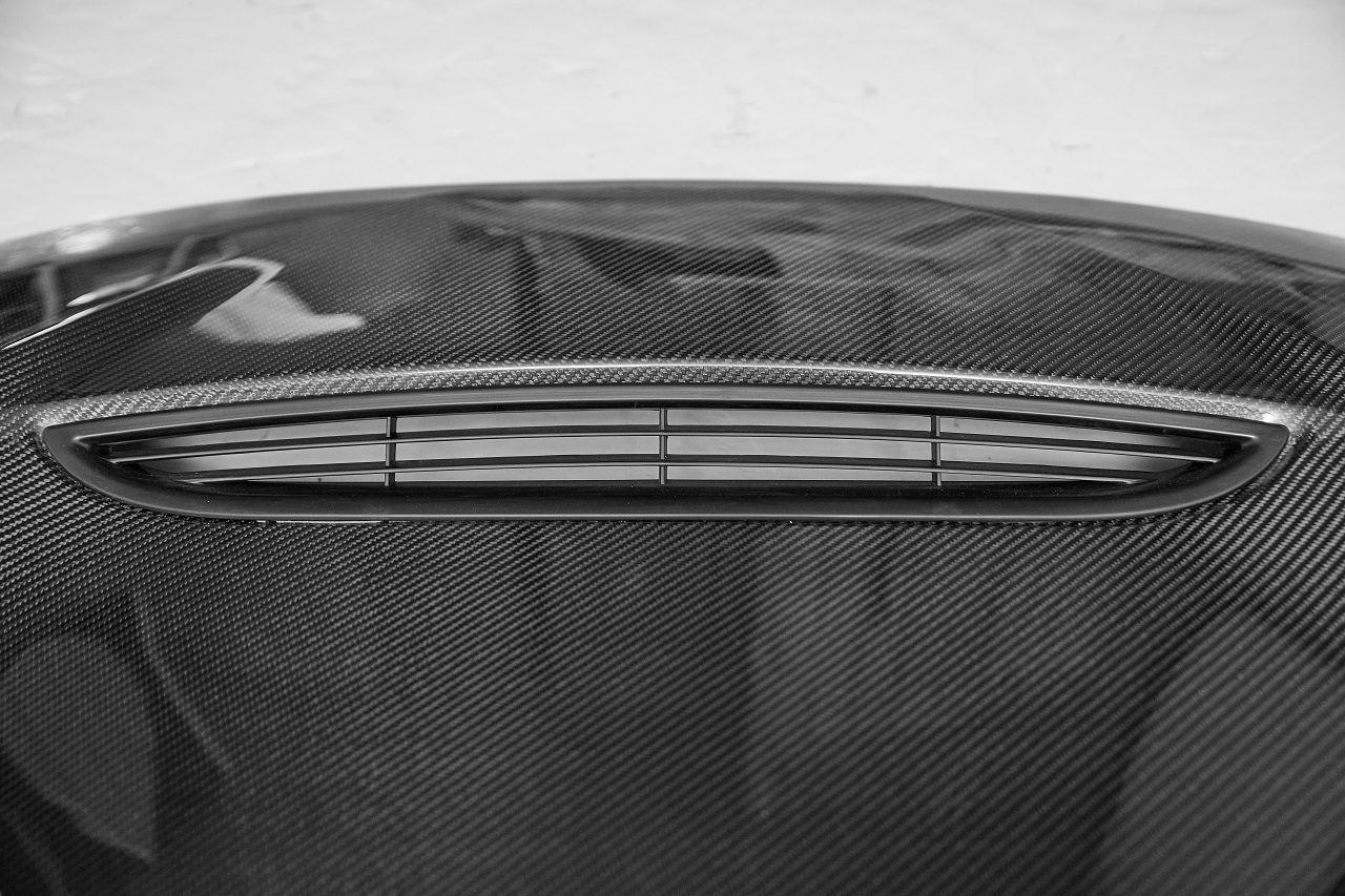 Dettagli del cofano in fibra di carbonio della BMW F30 - ICOOH