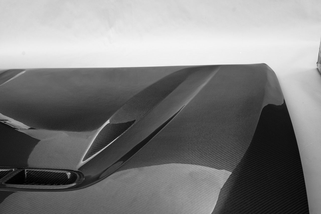 Espositore per cofano in fibra di carbonio BMW G20 - ICOOH