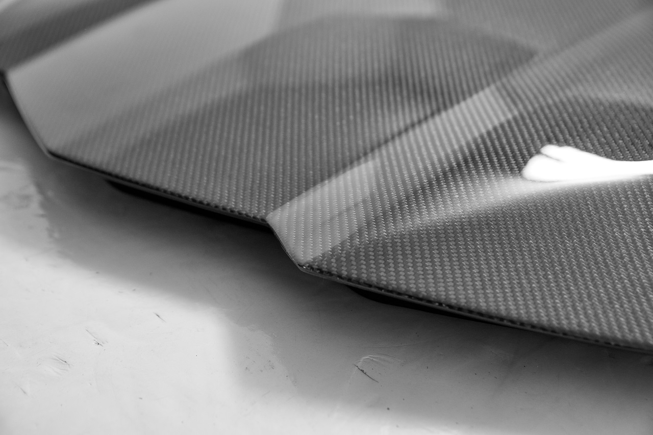 Dettagli del cofano in fibra di carbonio della Corvette - ICOOH