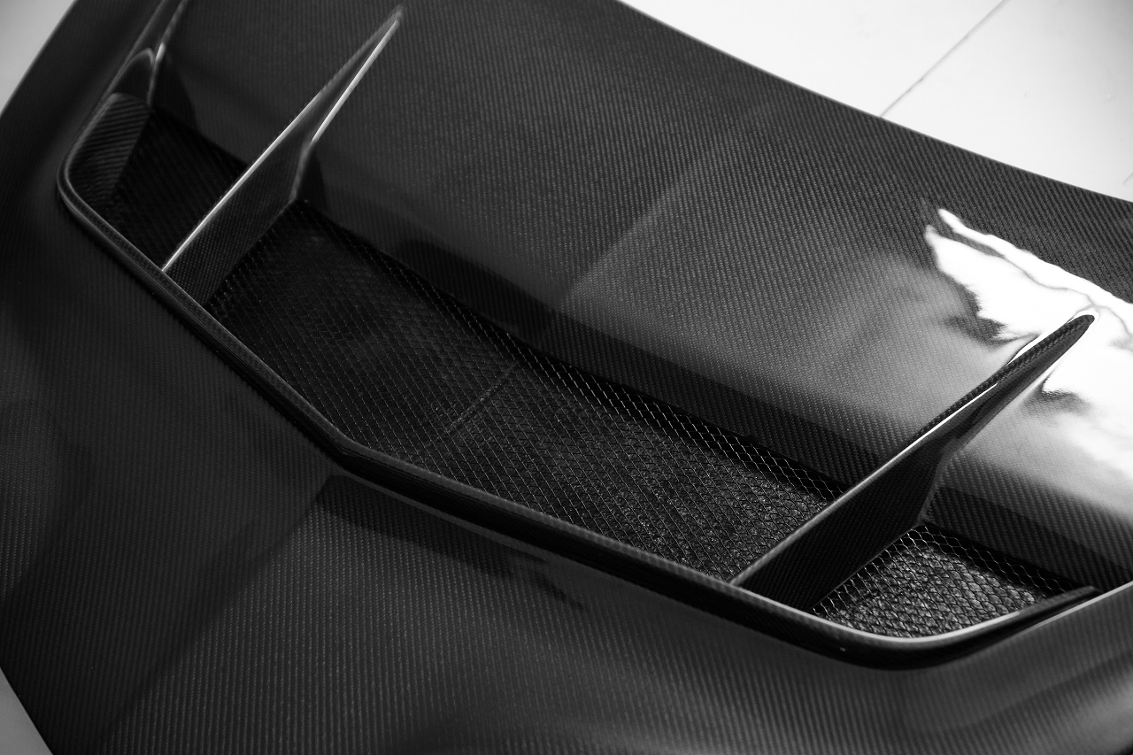 Dettagli del cofano in fibra di carbonio della Corvette - ICOOH