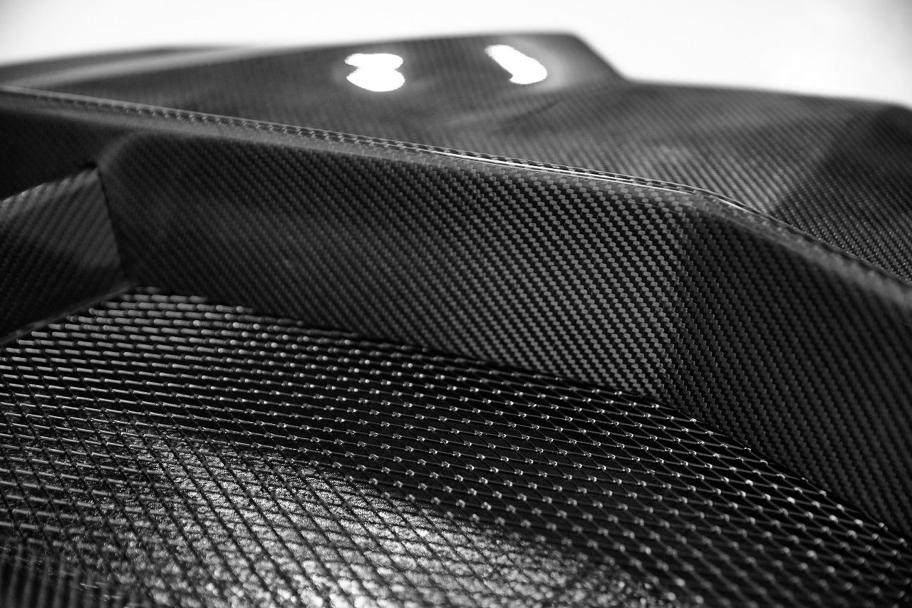 Immagine della scena del cofano in fibra di carbonio della Corvette - ICOOH