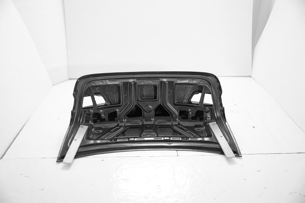 Dettagli del cofano del bagagliaio in fibra di carbonio M3 - ICOOH