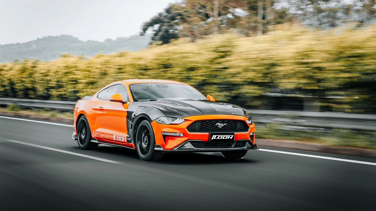 Mustang-004-carbon-fiber-hood-scene-display - ICOOH Mustang-004-carbon-fiber-hood-scene-display - ICOOH