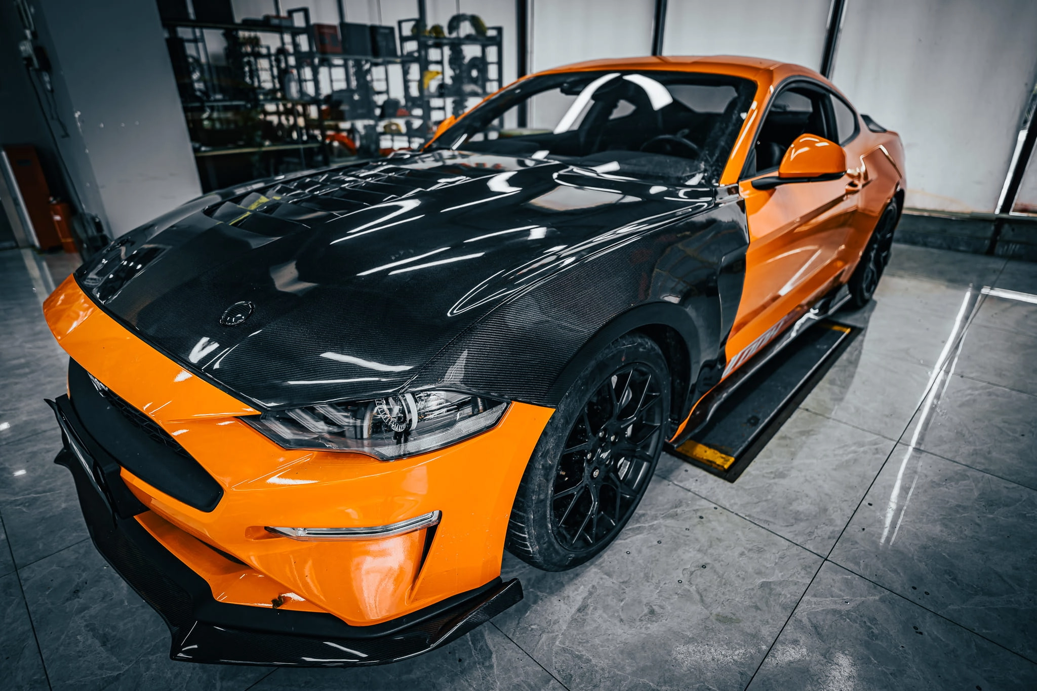 Mustang-black-carbon-fiber-hood-display - ICOOH Mustang black carbon fiber hood display - ICOOH