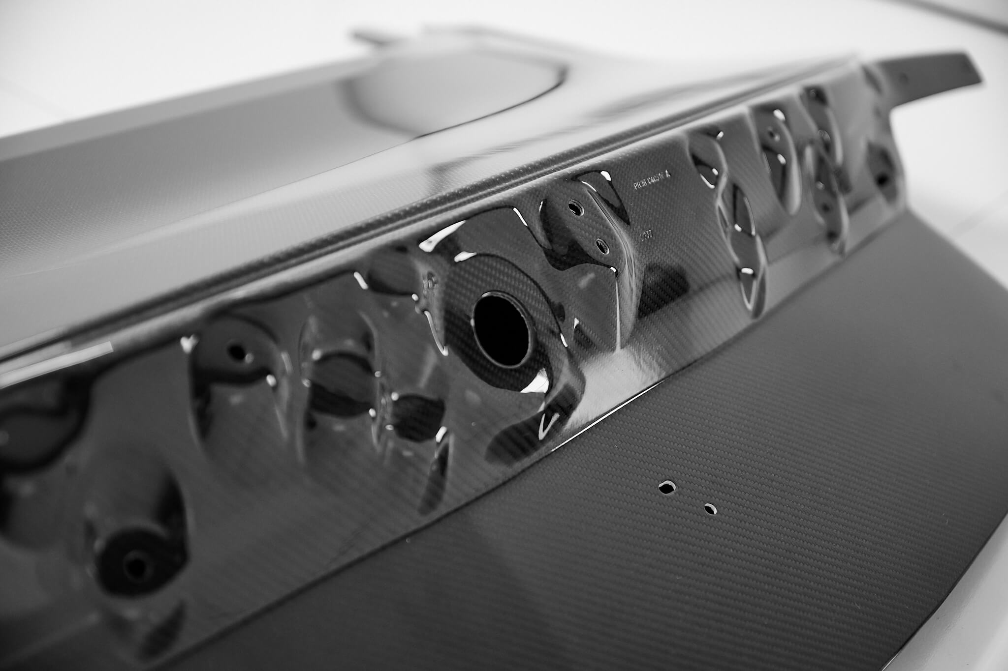 Dettagli della copertura posteriore in fibra di carbonio della Mustang - ICOOH