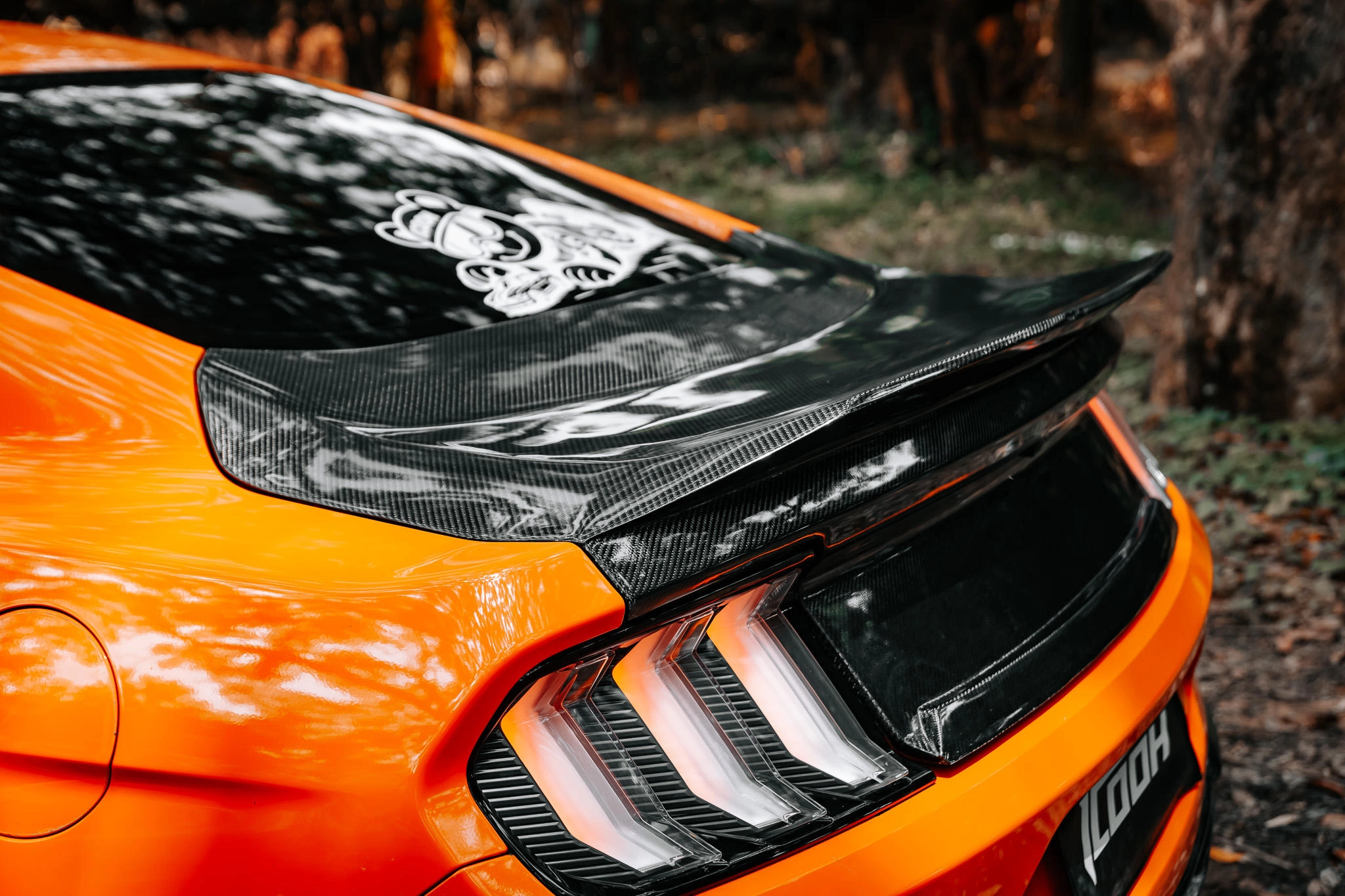 Mustang-carbon-fiber-trunk-lid-details-display - ICOOH Mustang carbon fiber trunk lid details display - ICOOH