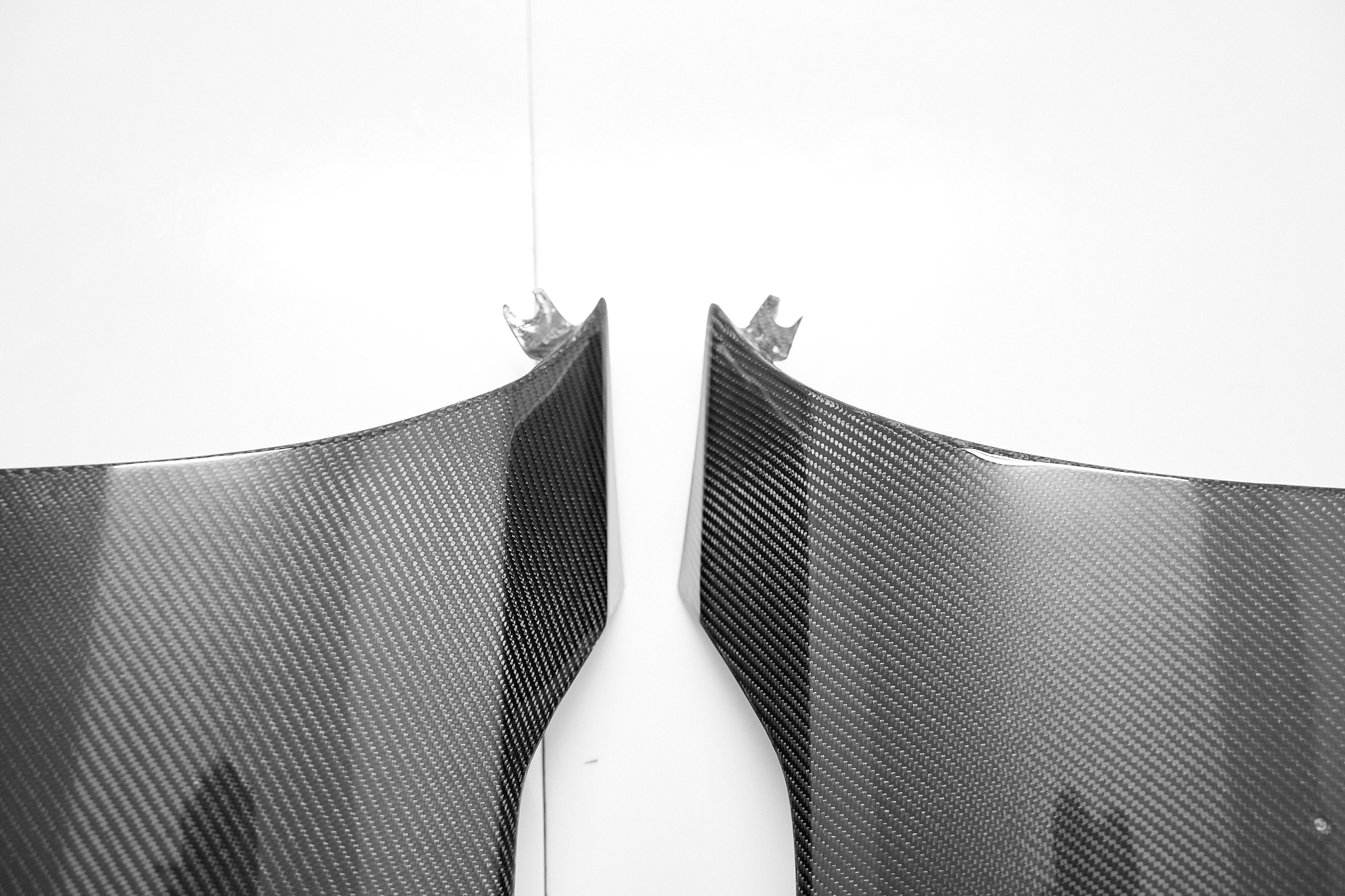 Mustang original carbon fiber fender display - ICOOH